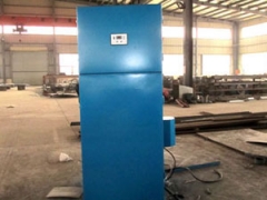 單機(jī)收塵器與機(jī)械振動(dòng)式倉(cāng)頂布袋除塵器相比,還具有工作噪音小,濾袋使用壽命長(zhǎng),無(wú)機(jī)械運(yùn)動(dòng)磨損等特點(diǎn).